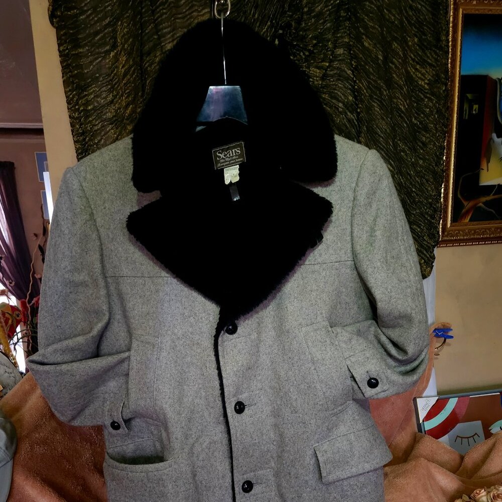 So warm wool Faux Fur lined Sears coat Canadian Sz 42 4 pockets in front